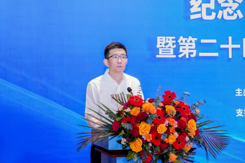 6.中国开发区协会副秘书长孙杰主持会议并介绍工作方案.jpg
