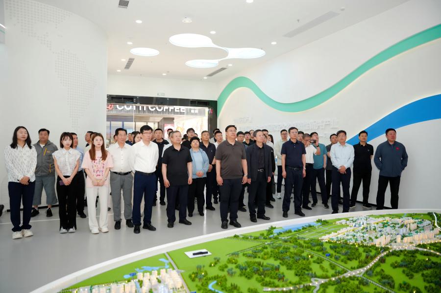 18-海口药谷规划展馆调研(1).jpg