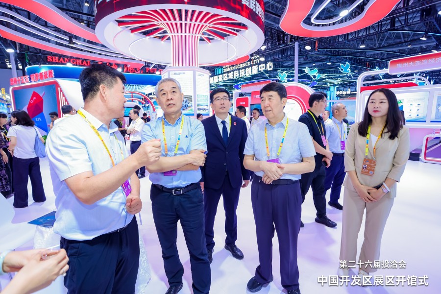 1788944460111043.jpg 领导巡展0909.jpg